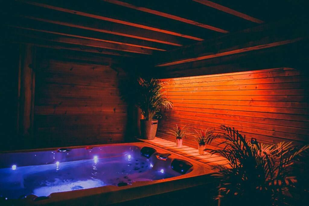 Le Spa Du Cabanon: Cabanon De Luxe Avec Spa Entierement Privatif Ай Экстерьер фото